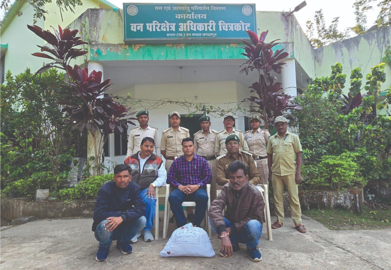  3 पेंगोलिन तस्कर गिरफ्तार,वन विभाग की बड़ी कार्रवाई, 43 किलो स्केल्स बरामद।