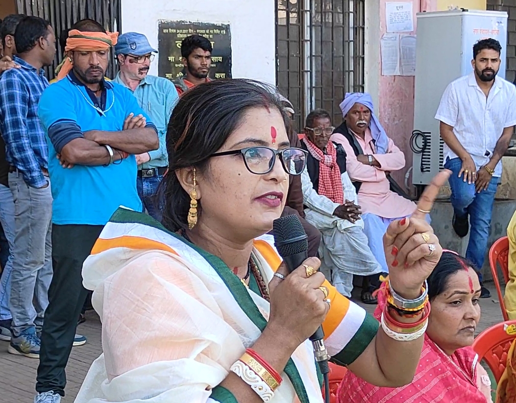 ब्रेकिंग जशपुर : हेट स्पीच बताकर पुलिस ने प्रतिभा सिंह के विरुद्ध दर्ज किया मामला,सनातन हिन्दू समाज ने किया था नगर बंद,रैली व आमसभा का आयोजन,सनातन की रक्षा के लिए महिला मंडल हुआ एकजुट।