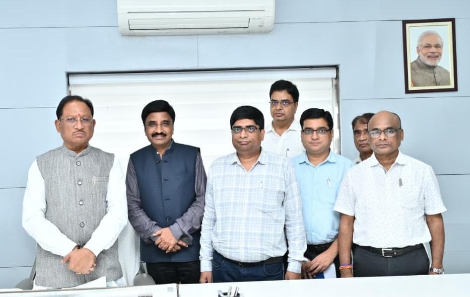 मुख्यमंत्री से मिला फेडरेशन व संघ का संयुक्त प्रतिनिधिमंडल, संवाद कार्यालय में अभद्रता और तोड़फोड़ करने वालों पर कड़ी कार्रवाई की मांग