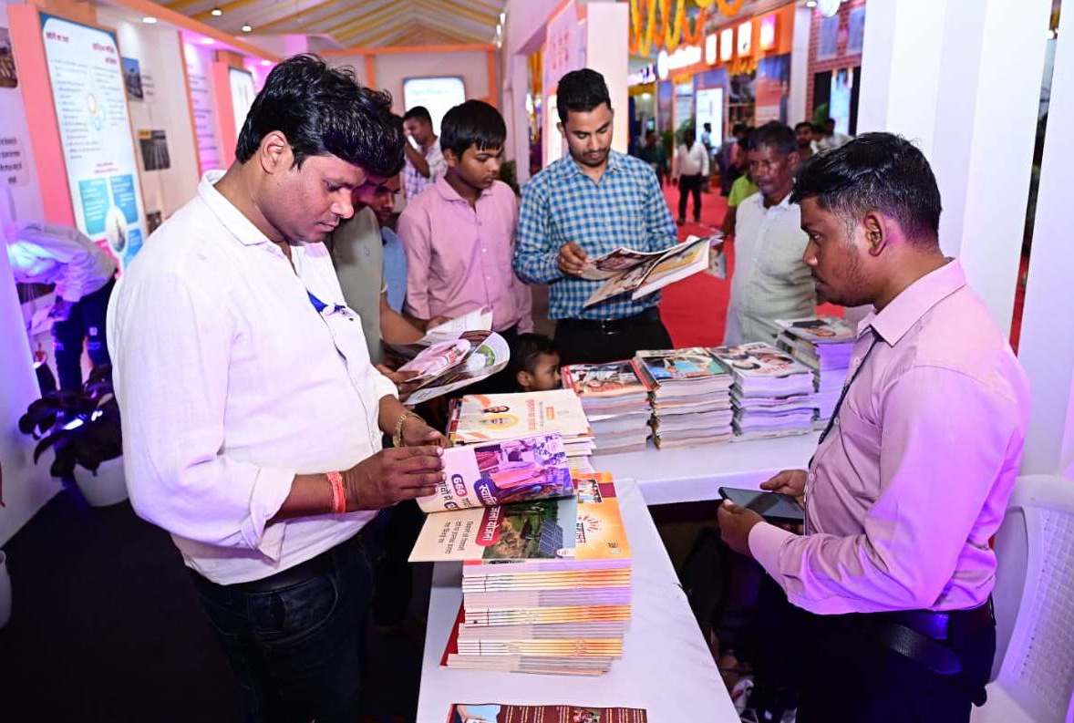 लोगों ने जनसम्पर्क विभाग की फोटो प्रदर्शनी को सराहा राज्य की उपलब्धियों और योजनाओं की दिखी झलक।