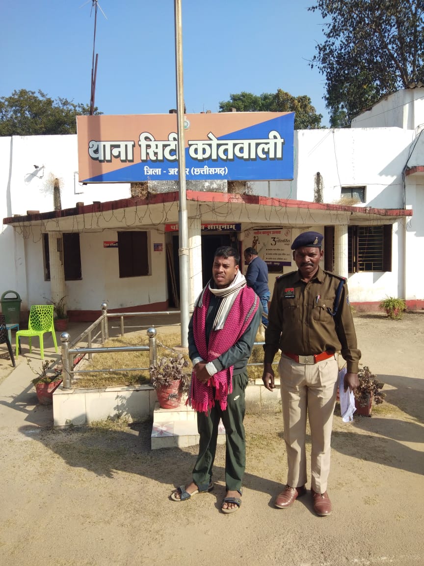 ब्रेकिंग जशपुर :फर्जी सशस्त्र बल का जवान बनकर नौकरी के नाम पर ठगी, जशपुर पुलिस ने आरोपी को बिलासपुर से दबोचा।