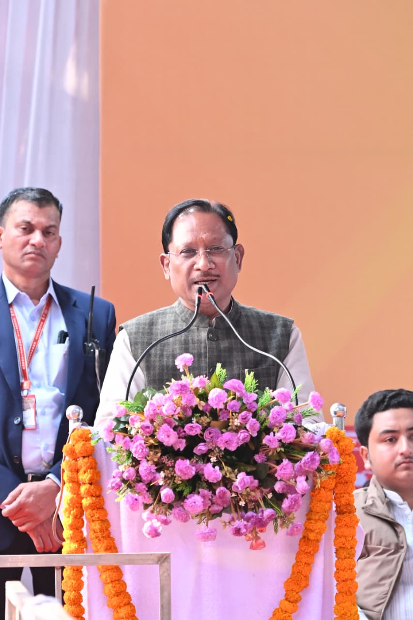 मुख्यमंत्री विष्णुदेव साय का जशपुर दौरा दो वर्षों के सुशासन में विकास के नए आयाम: 1000 करोड़ से अधिक की सड़क–पुल परियोजनाओं की सौगात।
