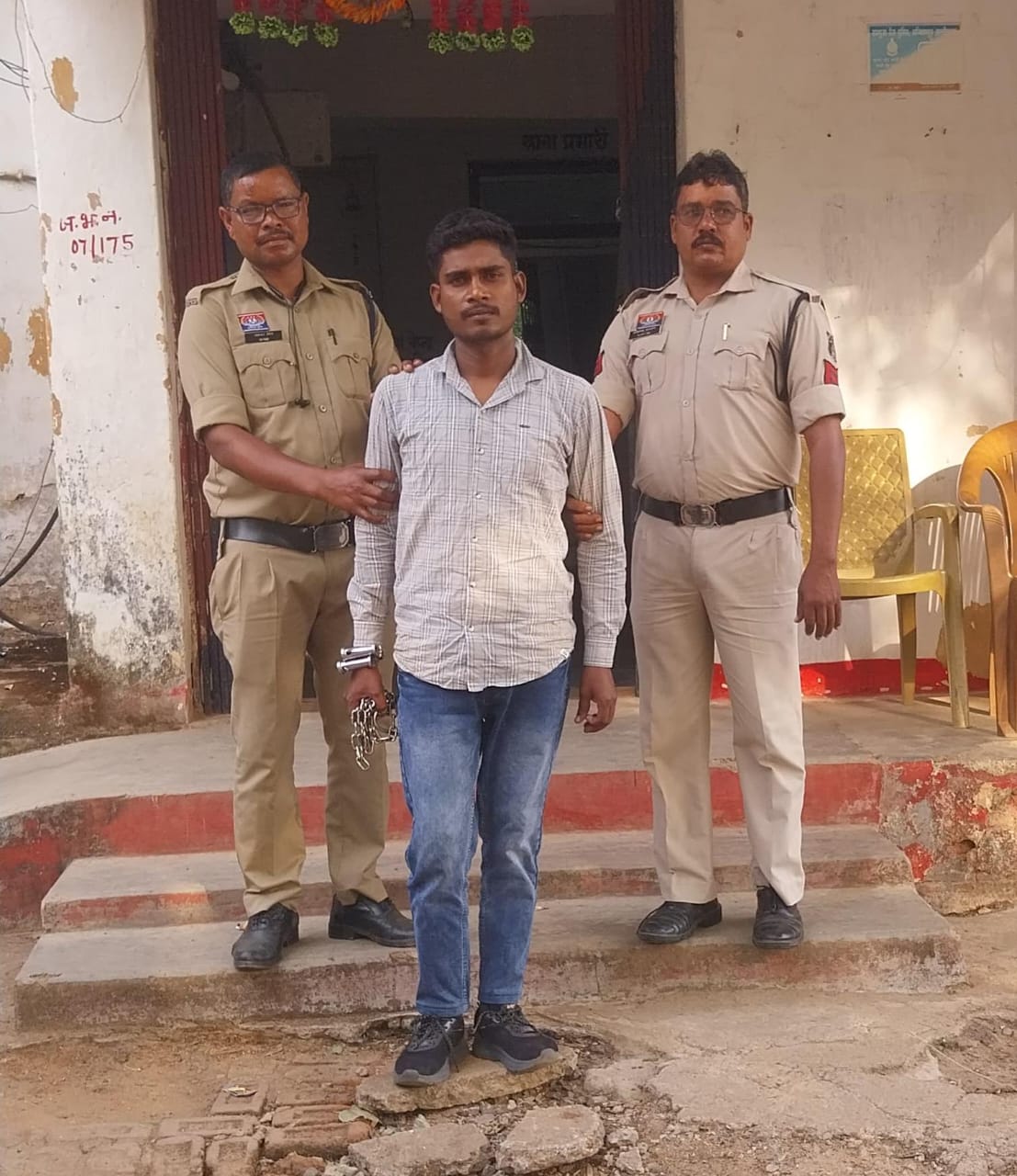 सायबर ट्रैकिंग से पश्चिम बंगाल पहुंची जशपुर पुलिस, दुष्कर्म के आरोपी को किया गिरफ्तार।