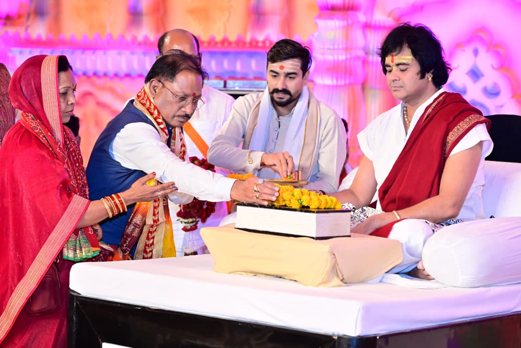 श्रीराम कथा में शामिल हुए मुख्यमंत्री विष्णुदेव साय, चिन्मयानंद बापूजी के श्रीमुख से गूंज रही रामकथा, भक्ति में डूबा कुनकुरी