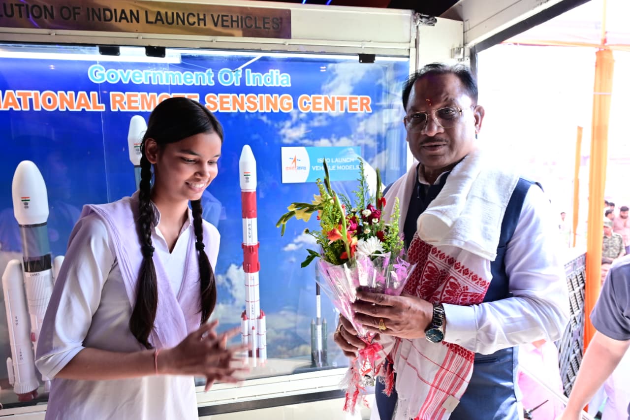 इसरो की ‘स्पेस ऑन व्हील्स’ से जशपुर में विज्ञान की नई उड़ान।
