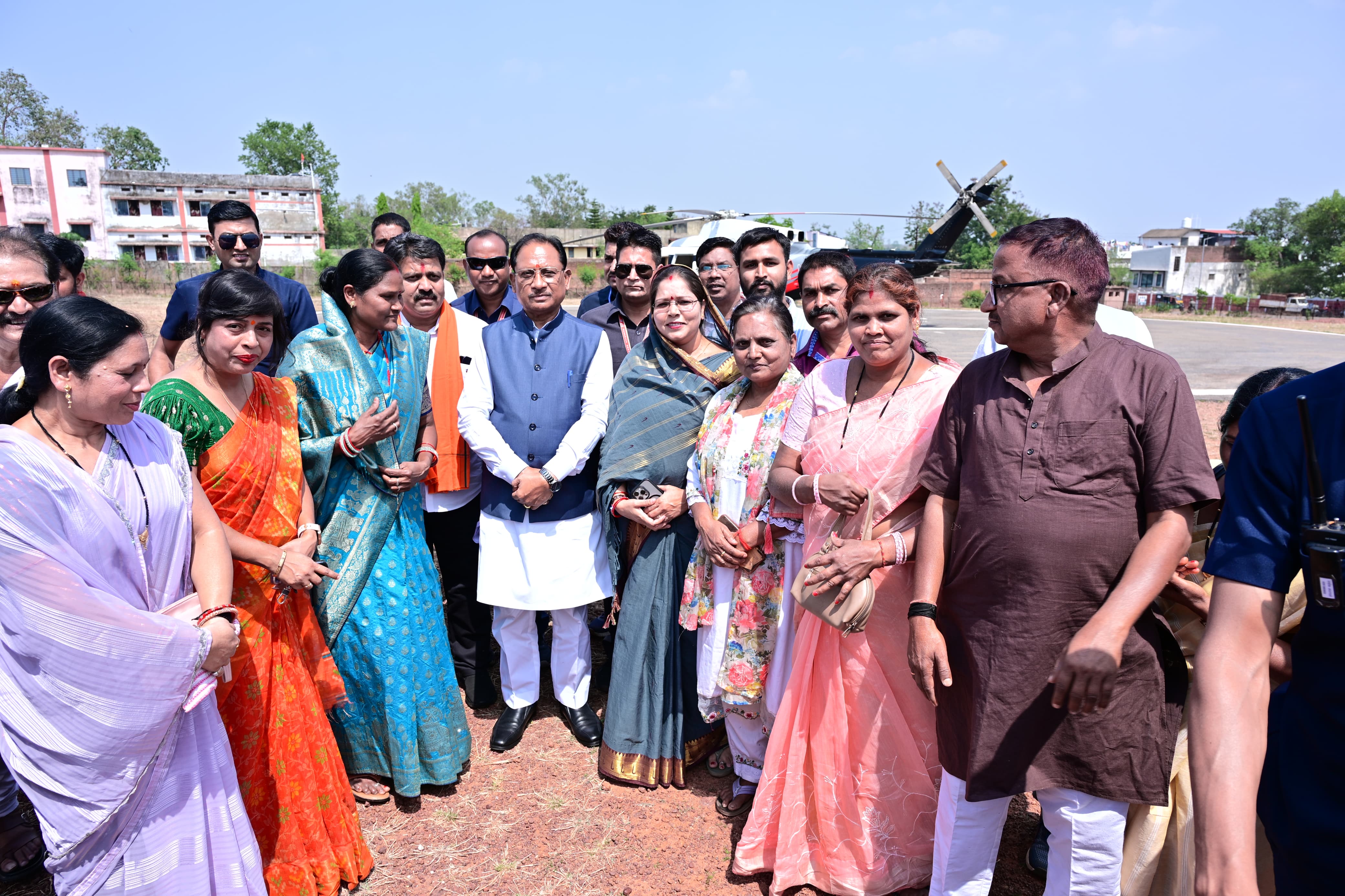 मुख्यमंत्री विष्णुदेव साय का जशपुर आगमन, हेलीपैड पर हुआ भव्य स्वागत।