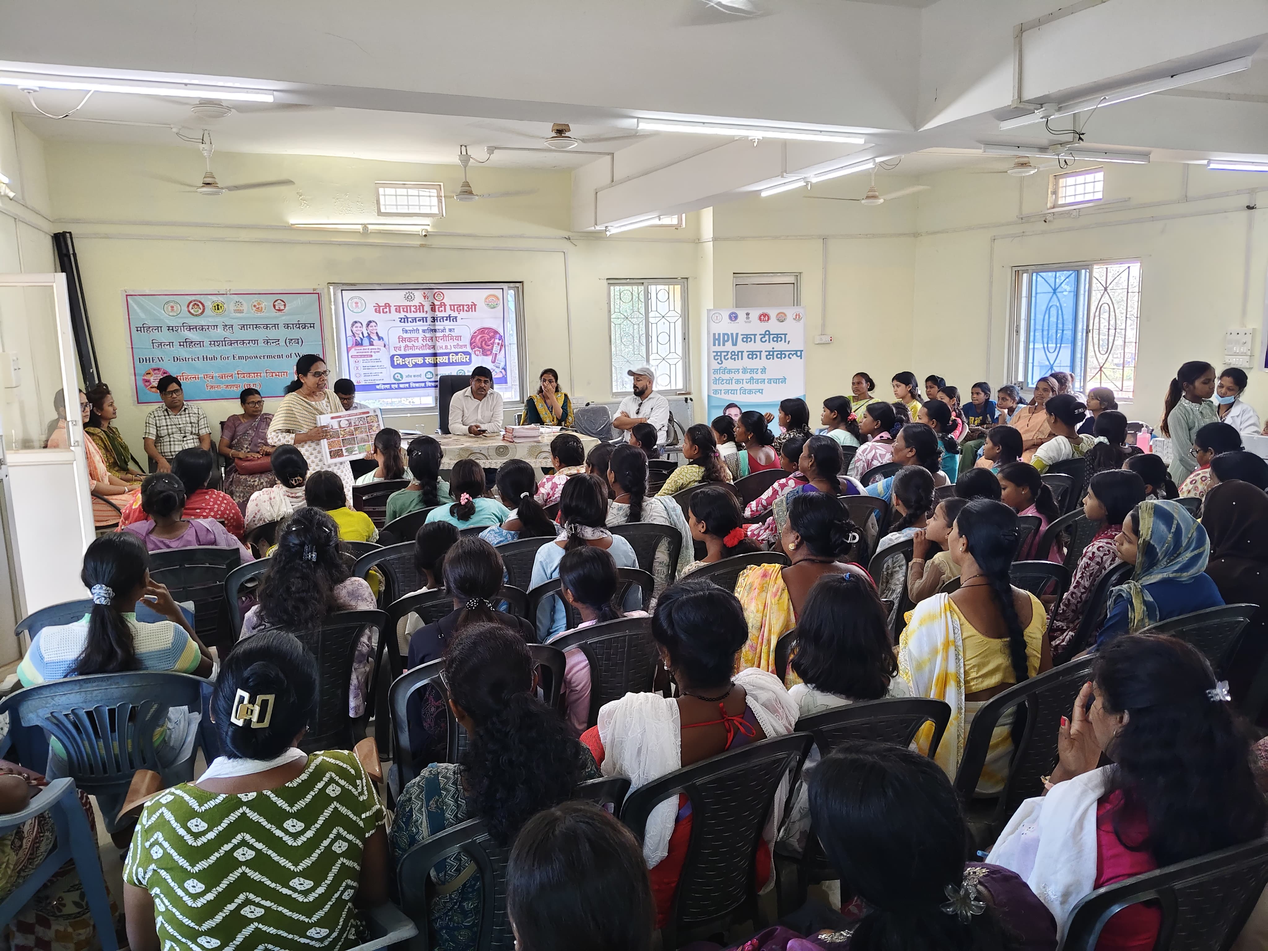 ‘‘बेटी बचाओ बेटी पढ़ाओ‘‘ योजना के तहत् किशोरी बालिकाओं का सिकल सेल-हीमोग्लोबिन परीक्षण शिविर का किया गया आयोजन