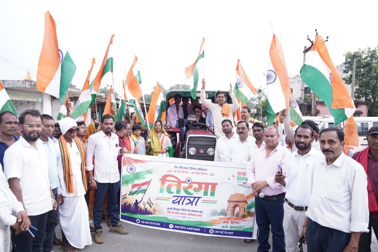 दोकड़ा में निकली भव्य तिरंगा यात्रा, देशभक्ति के रंग में रंगा क्षेत्र मुख्यमंत्री की धर्मपत्नी श्रीमती कौशल्या साय हुईं शामिल, ट्रैक्टरों और मोटरसाइकिलों के साथ उमड़ा जनसैलाब