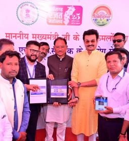 मुख्यमंत्री ने ‘डिजिटल डोर सुविधा’ का किया शुभारंभ, जशपुर में घर बैठे टैक्स भुगतान की सुविधा शुरू।