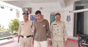 आदतन बदमाश ‘लक्की’ गिरफ्तार, लूट और हत्या के प्रयास का मामला।